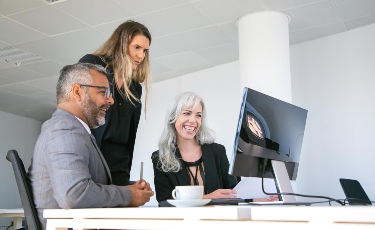 Teamarbeit bei der Budget-Analyse